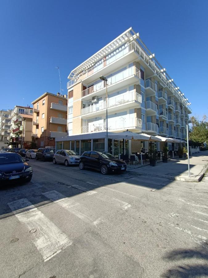 Residenza Topazio San Benedetto del Tronto Exterior foto